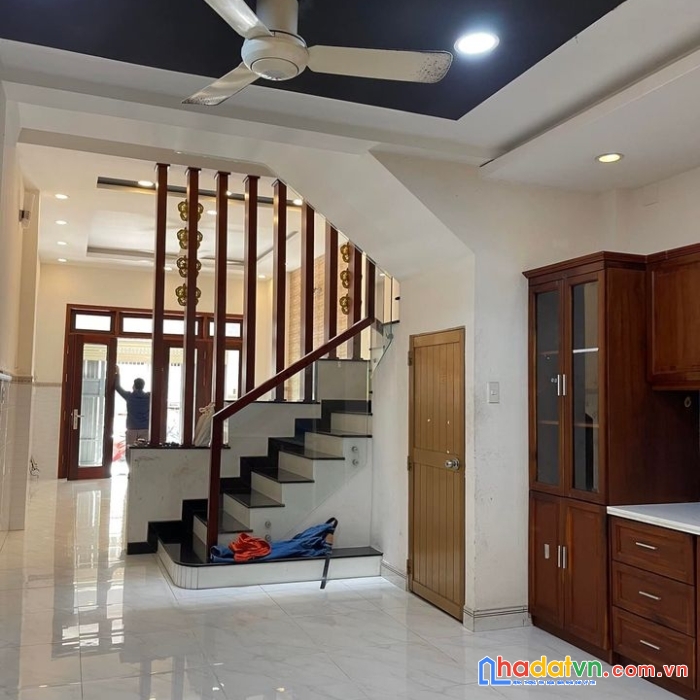 Nhà đẹp lung linh bình long,80m2, 3 tầng,chỉ 6ty700 tl.