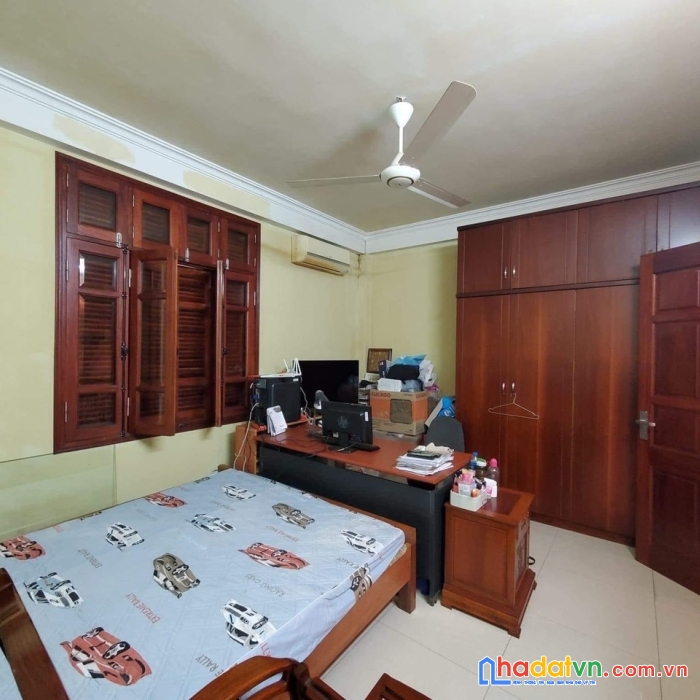 Bán nhà nguyễn văn cừ ,long biên 57m2 3  tầng 3.9 tỷ ô tô đỗ cổng