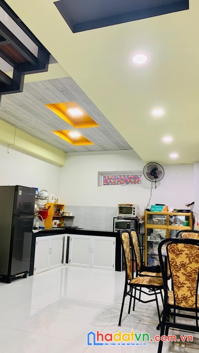 Bán nhà thành thái, quận 10, ngang 8 x 12.3, 5 tầng, giá 20 tỷ.