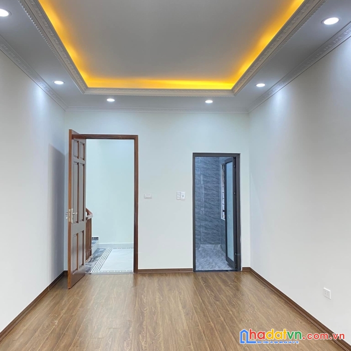 Bán nhà đống đa dt 40m 5 tầng mt 4m nhỉnh 5 tỷ-trung tâm quận đống đa.