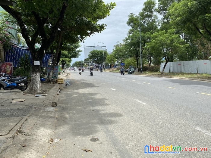 Mặt tiền lý thái tông, 5 tầng, kẹp cống, 125m2, đường 7m5 thu nhập 35tr,