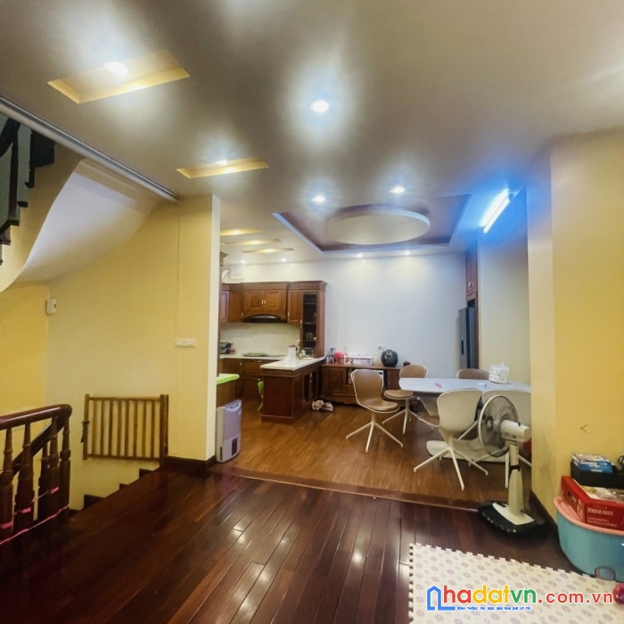 Trung kính, dt 65m x 5 tầng, kinh doanh đỉnh, nhỉnh 12 tỷ
