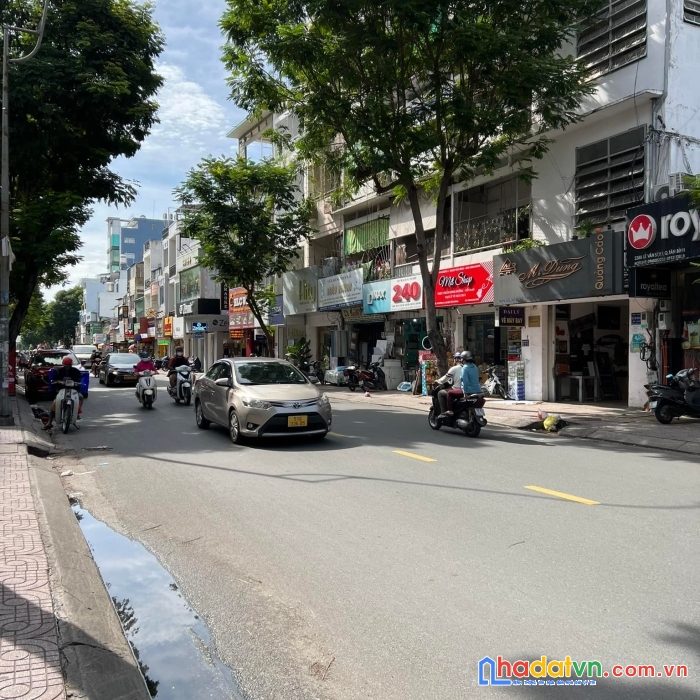 Bán nhà trần nhân tôn, quận 10, ngang 6.4 x 11.5 nhỉnh 11 tỷ.