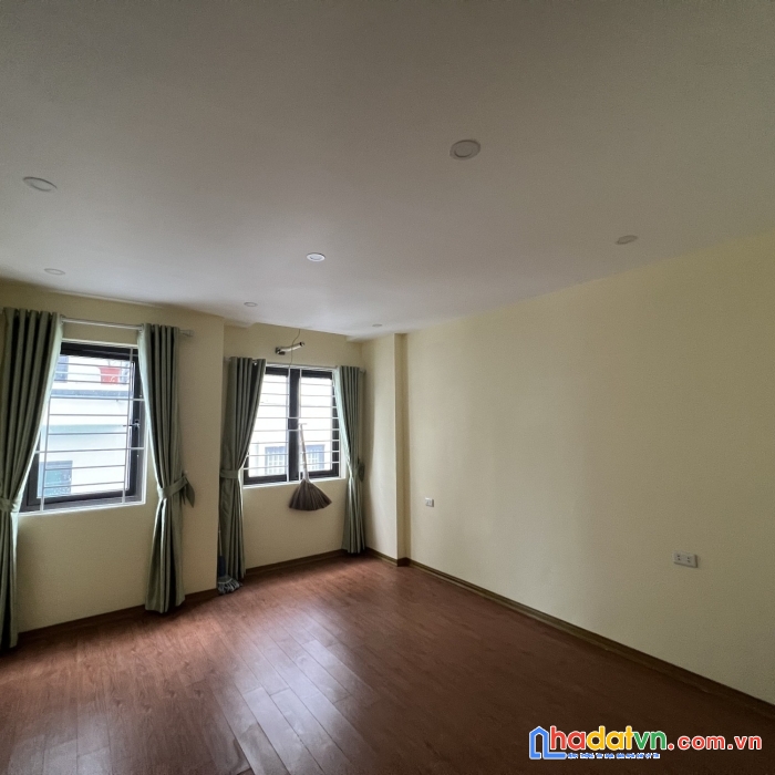 Bán nhà bát khối tư đình,57m5 ngủ,ôtô,nhỉnh 6tỷ.lh0916488589