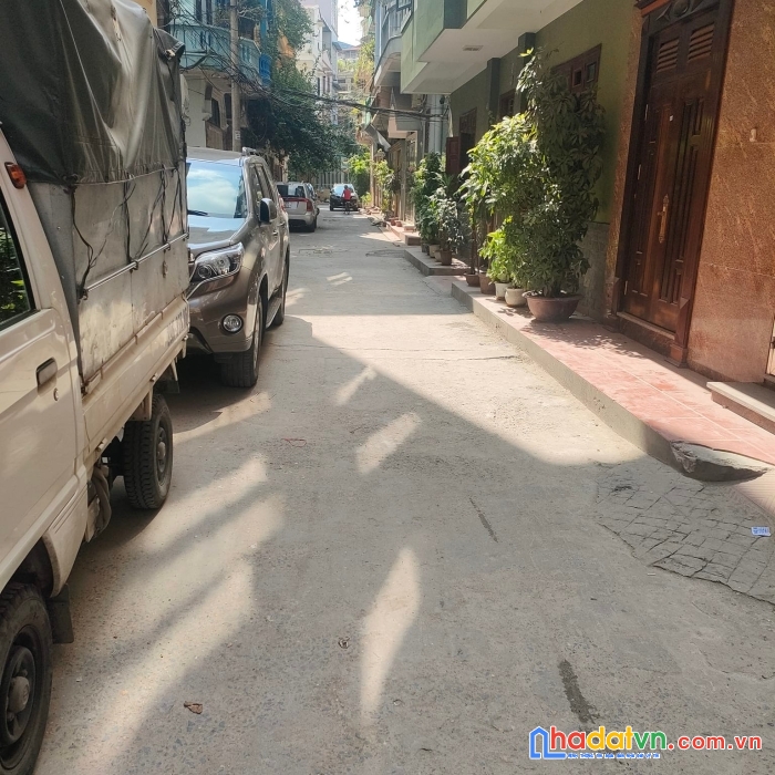 Phân lô – ô tô tránh – gara ô tô – thang máy – 2 thoáng trước sau.