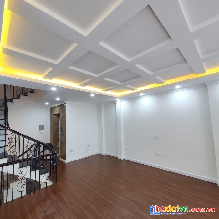 Bán 60m nhà nguyễn văn cừ, gara ô tô, thang máy, văn phòng, full nội thất, ở đẳng cấp