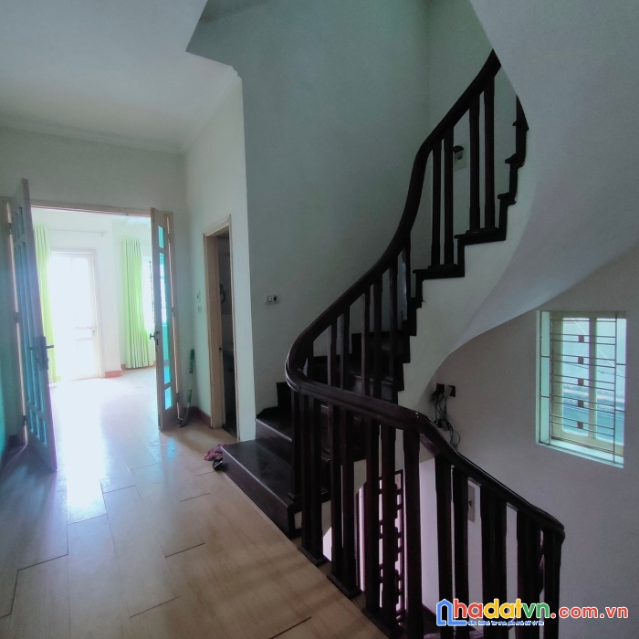 Bán gấp nhà lô góc phố sài đồng 50m, 6,3 tỷ kinh doanh.