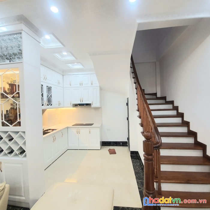 Bán nhà phố bồ đề,long biên, 7.8 tỷ, 55m2, 5t, ô tô đỗ cửa,ngõ thông, 0889388683.