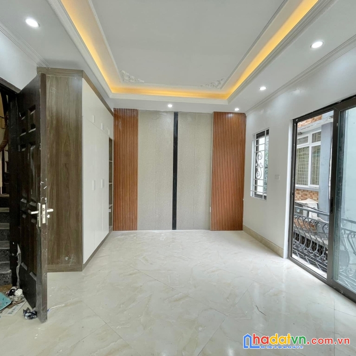 Bán nhà phố ái mộ  ,35mx5t, giá 3.7tỷ, ô tô đổ cửa,ngõ thông,0889388683.