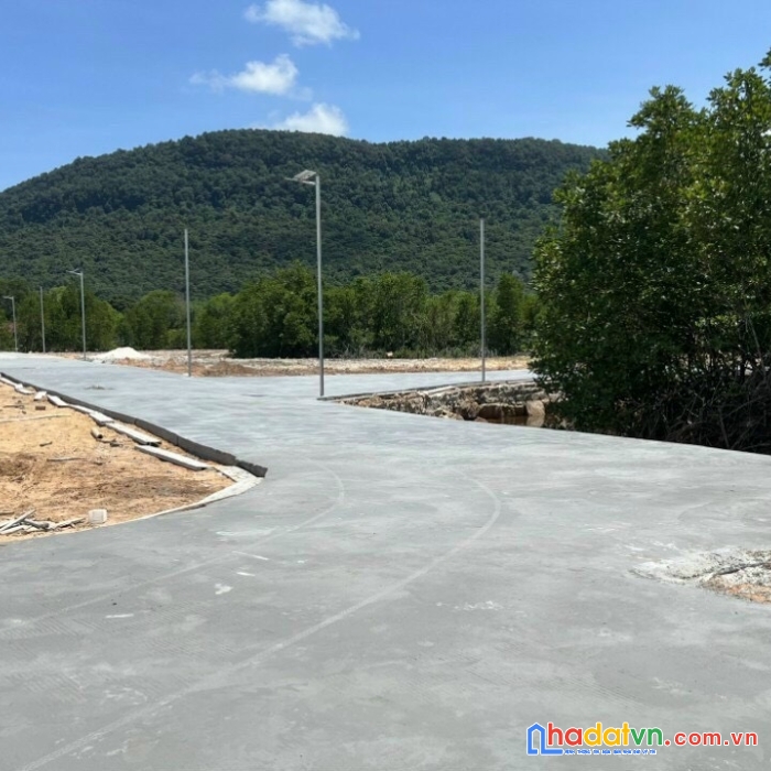 Bán lô đất 100m2 biển hàm ninh - phú quốc đối diện vinpearl bãi vòng, đầu tư lãi ngay khi coc