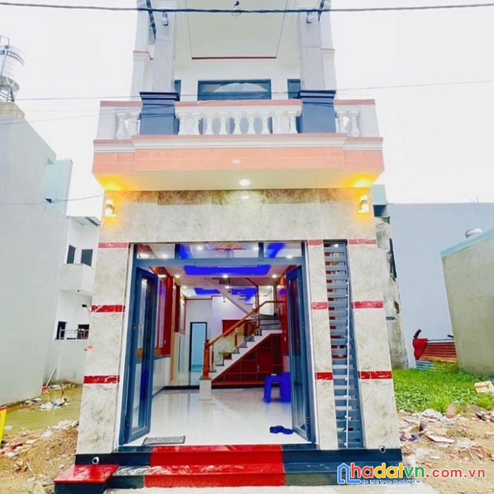 Nhà 1 trệt 1 lầu shr thổ cư đường ô tô gần công ty pouchen p.hóa an chỉ 2ty750