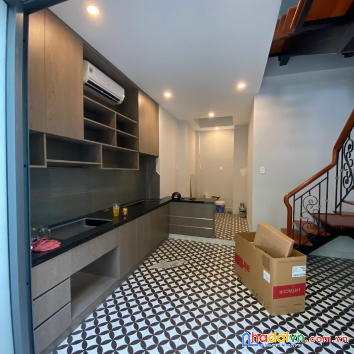 Hẻm ngang 6m đoàn văn bơ dt ngang 4.5 x7m đúc 4 tầng quận 4 có 4 tỷ hơn