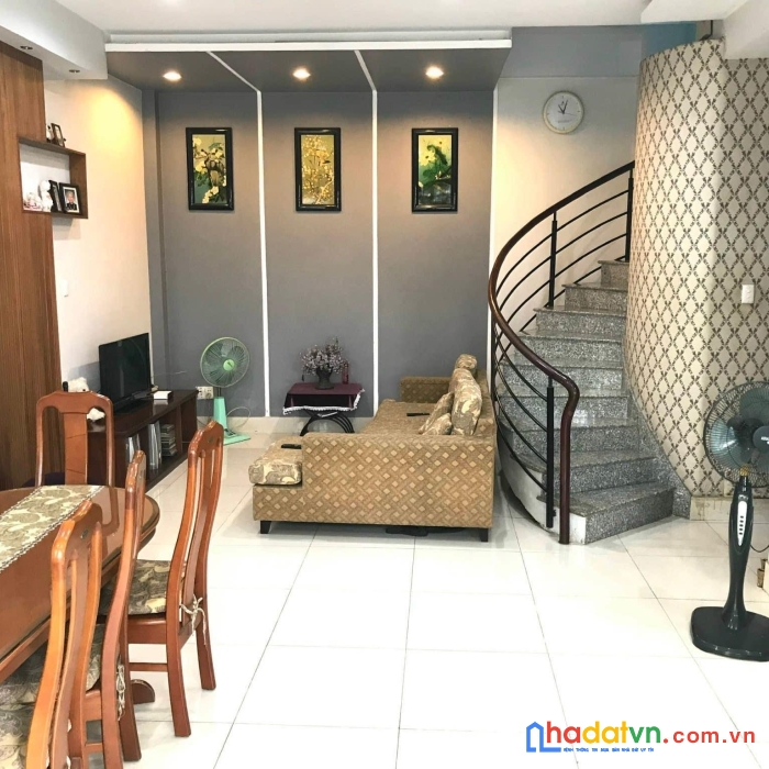 Nhỉnh 9  tỷ có ngay nhà riêng quận bình thạnh, đường lê quang định, 7 x10m, nhà mới 3 tầng
