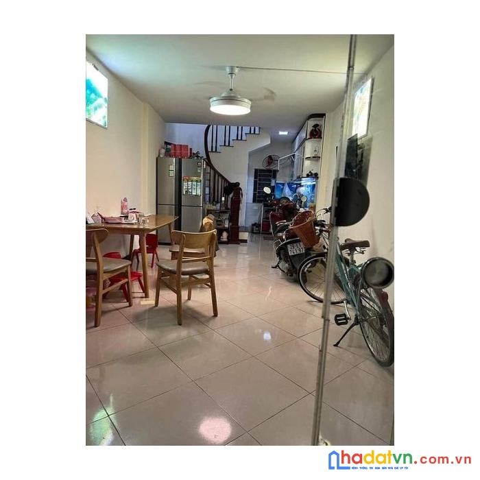 Bán nhà phố lê quang đạo
6 tầng đẹp - gần ô tô - full đồ ở luôn - nhiều tiện ích - an sinh