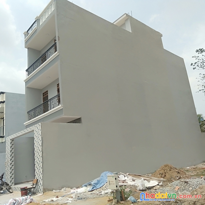 Cho thuê nhà mới xây một trệt 3 lầu tại địa chỉ 206, đường số 2, khu nhà ở phạm văn hai, ấp 1 xã