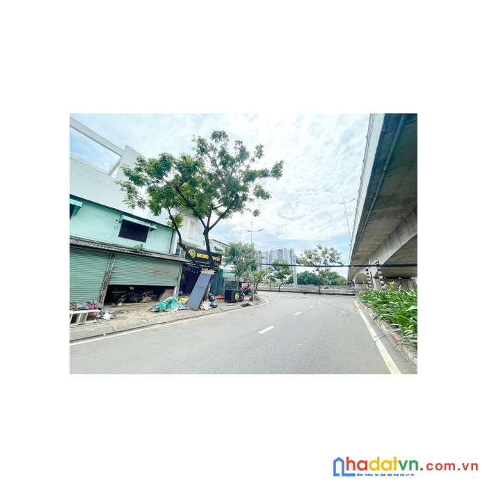 Nhà mặt tiền ngay trung tâm đường trần xuân soạn, p. ttt, q7