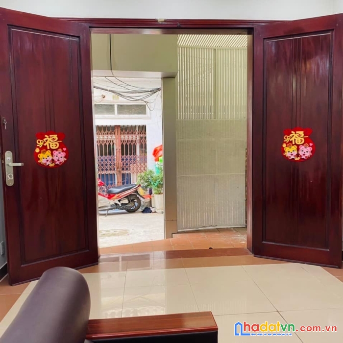 Bán nhà đường láng (đống đa). dt 60m2 x 4m mt x 4 tầng x giá 6.886 tỷ.
nhà mặt ngõ rộng rất đẹp,