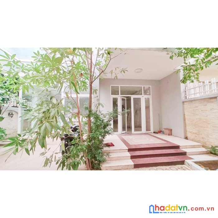 Biệt thự vip 180m2 - 4 tầng - mt 9.6m - giá 26.5 tỷ