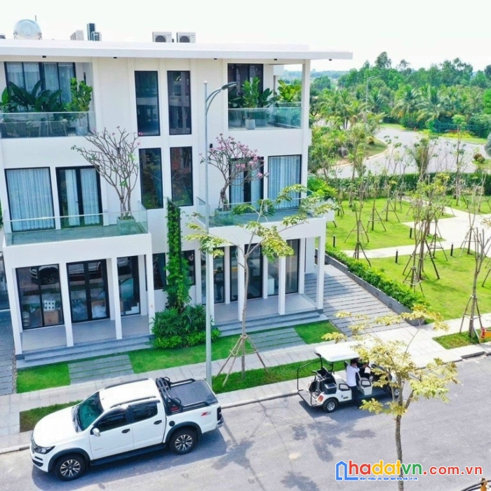 Bán biệt thự sân golf long an, cạnh vinhomes 900ha dtich 84m2 giá 3ty7