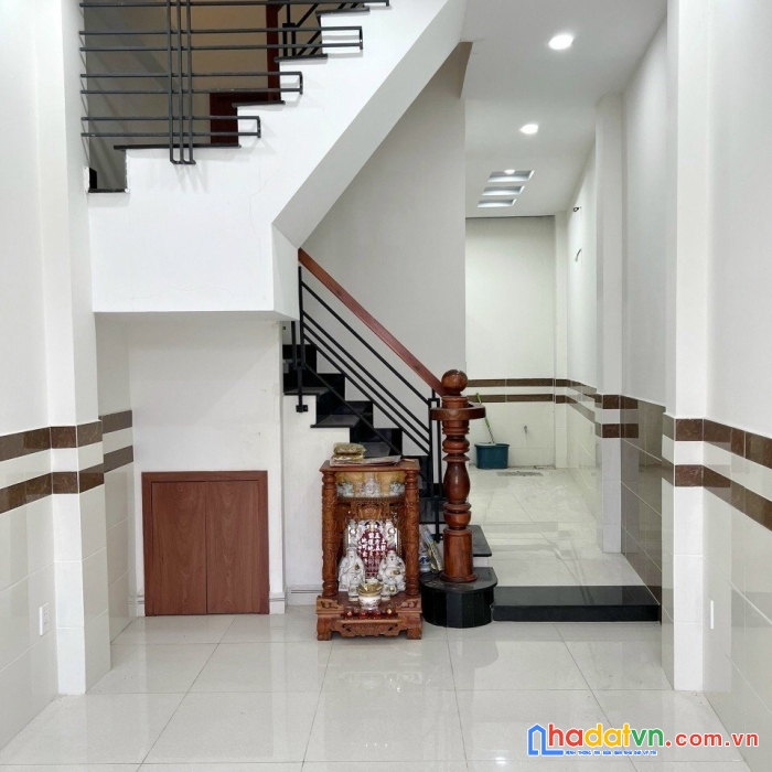 Nhà đẹp 3 tầng hẻm rộng 617 ba đình p9.q8 - 3 tỷ 650