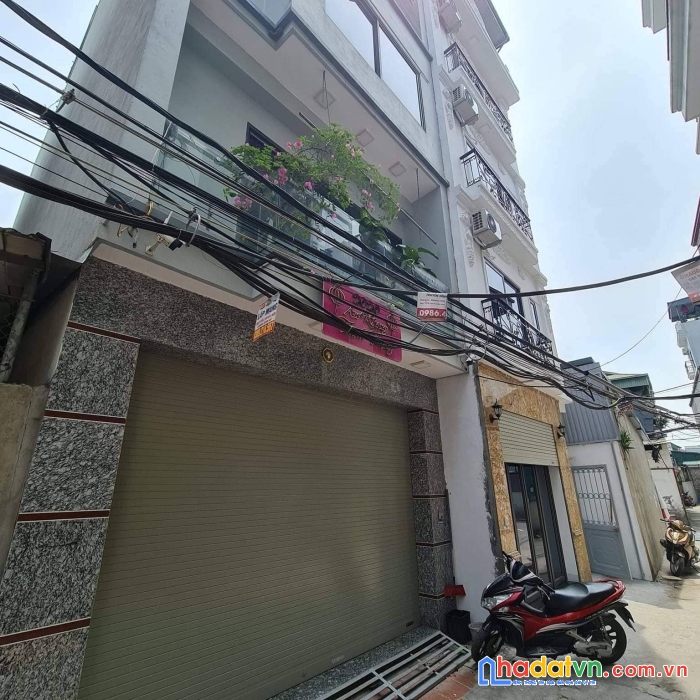 Siêu phẩm 5 tầng phố trạm 42m2 - ô tô 7 chỗ đỗ cửa - lô góc - mặt phố kinh doanh