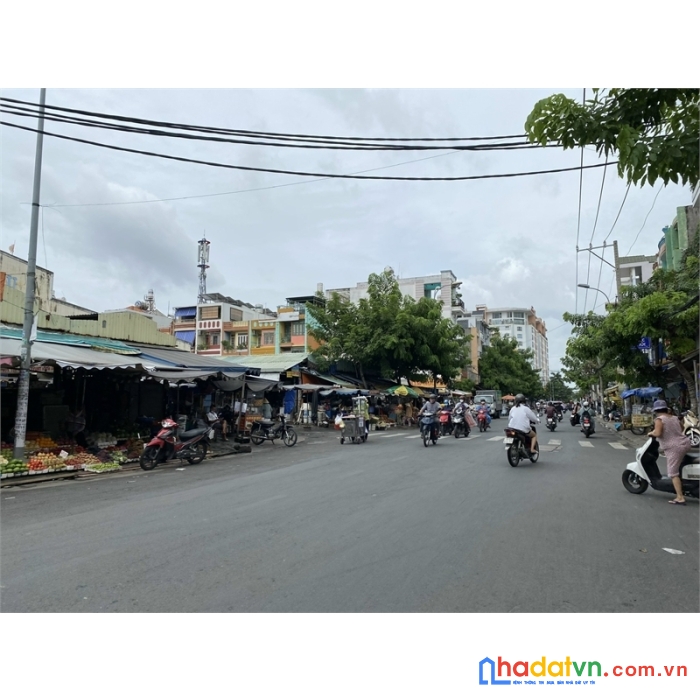 Bán nhà trong chợ tân trụ, đường 8m,  65 m2, 3 tầng, 10 tỷ