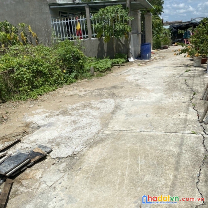 Chú năm mắc nợ cần bán gấp lô đất thổ tại cần đước, long an