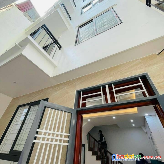 Bán nhà phố tôn thất tùng, quà tặng cho con vào đại học