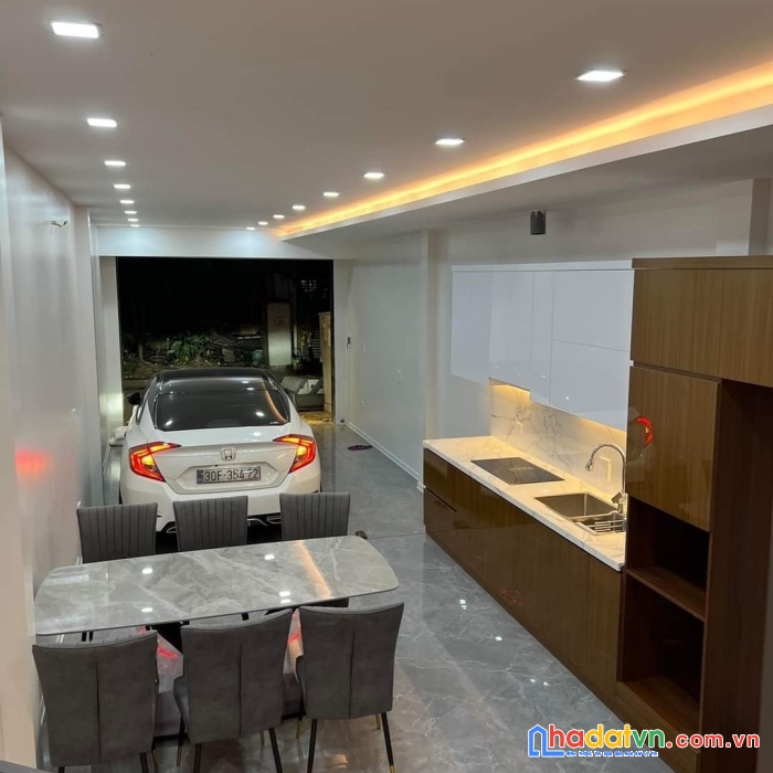 Bán nhà võng thị-tây hồ 50m2-giá 9.5 tỷ-ô tô đỗ cửa,gara ô tô-kinh doanh-ngõ thông-tặng