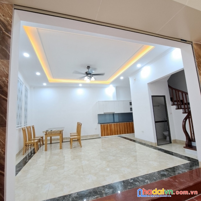 Bán nhà văn chương (đống đa). dt 43m2 x 5 tầng x 4.5m mt x giá 5.9 tỷ.
nhà xây mới, trang thiết