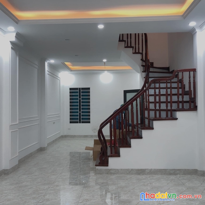 Bán nhà cự lộc (thanh xuân). dt 57m2 x 8m mặt tiền x 3 tầng x giá 5.45 tỷ.
hàng xóm royal city,