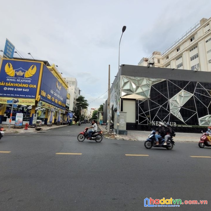 Bán nhà mặt tiền kinh doanh, tân phú, ngang 4 x 17.5, giá 9.5 tỷ.