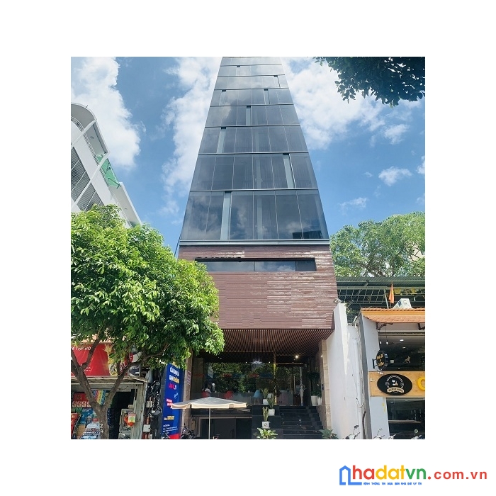 Nhà mặt tiền  lê thị riêng, phường bến thành, quận 1. dt: 5,9m x 15m.