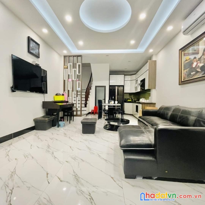 Bán nhà hông mai, hai bà trưng, 40m2, 4tầng, nhỉnh 4 tỷ, ô tô sát nhà.