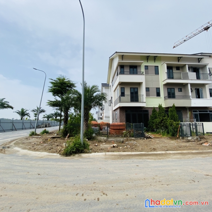 Bán nhanh căn shophouse 3 tầng 100m2 tại tp từ sơn giá siêu rẻ