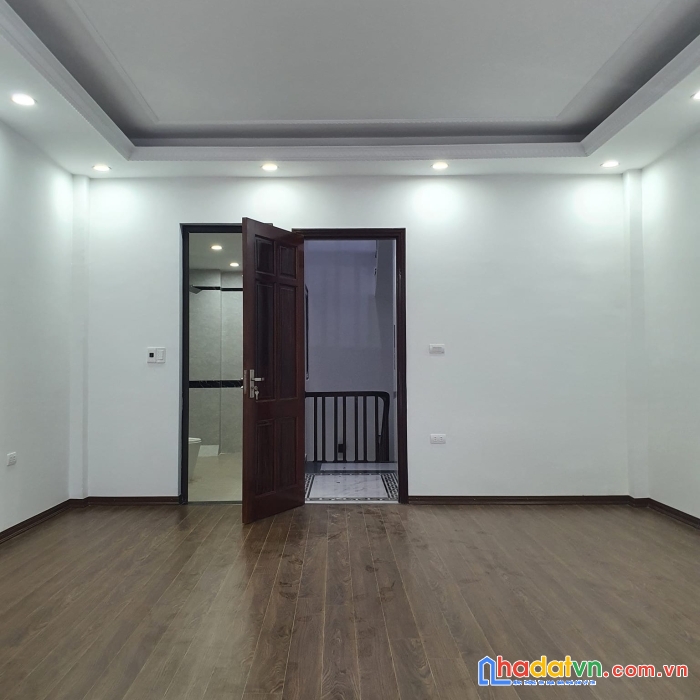 Cần bán căn nhà đường xuân thủy 50m nhỉnh 4 tỷ