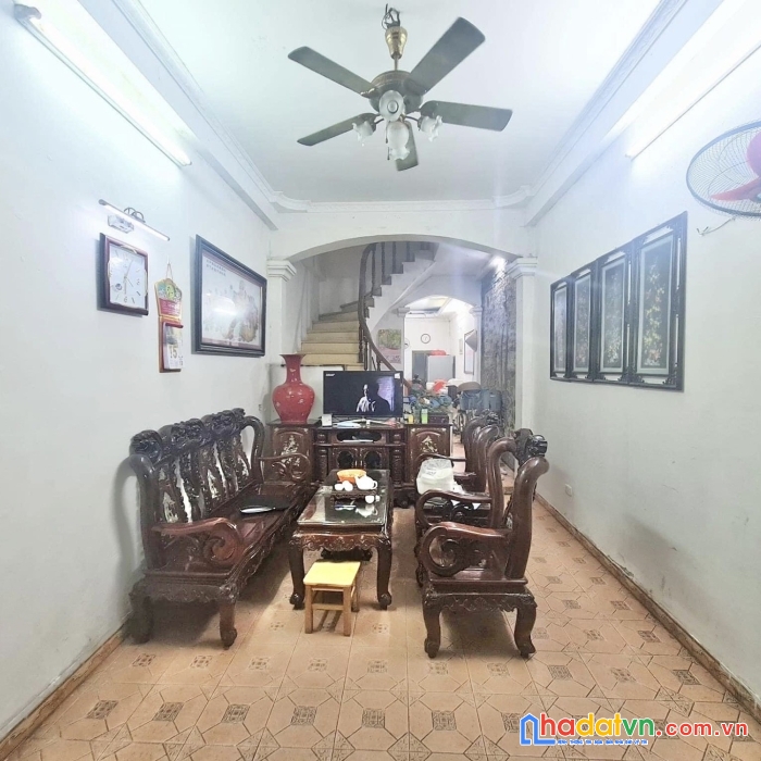 Bán nhà phố cầu giấy, kinh doanh bất chấp, ô tô, dt 51m, 5 tầng, mt 5m. chỉ nhỉnh 4 tỷ.