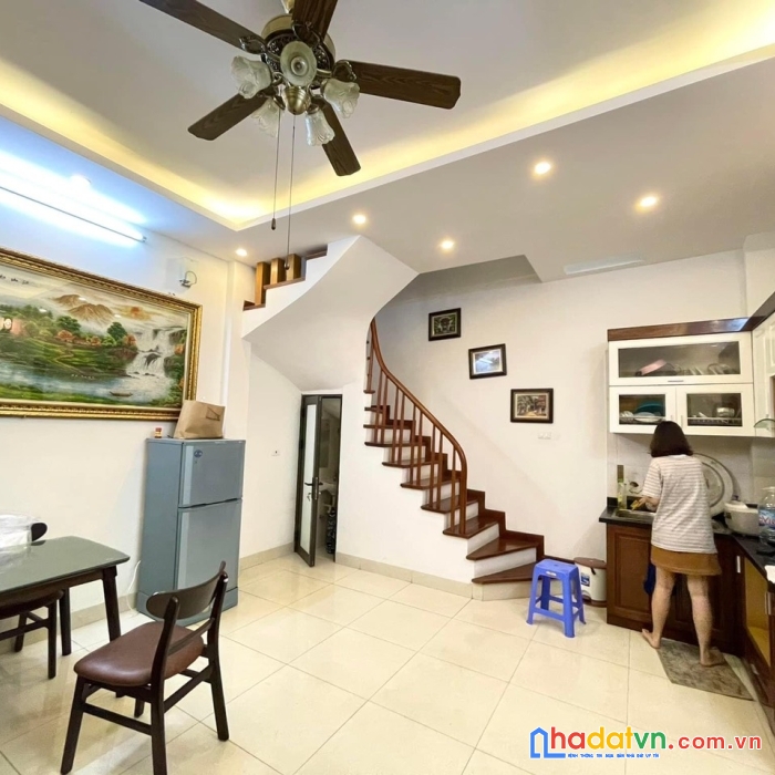 Cần bán nhà trung hoà - cầu giấy - ô tô tránh - giá nhỉnh hơn 5 tỷ