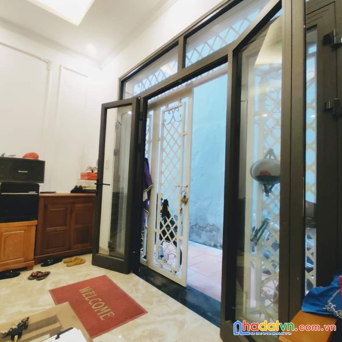 Bán nhà lạc trungi, hai bà trưng, 30m2, mt 4m, nhỉnh 2tỷ.