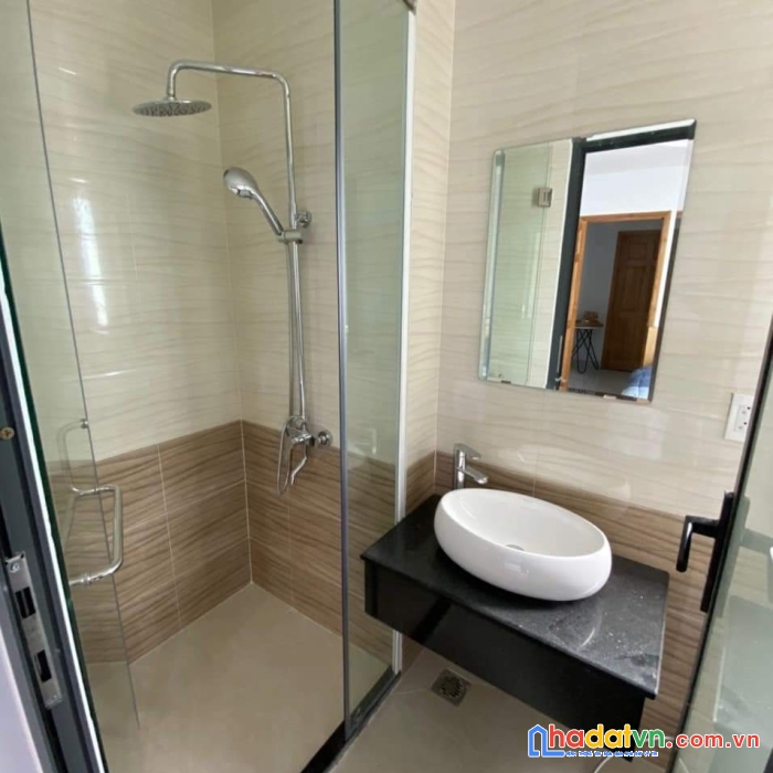 Siêu phẩm gần sân bay – nhà mới 2 tấng- --2 căn liền kề bán hết
nhà đẹp btct vững chắc-tọa lạc