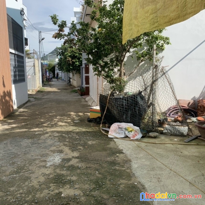 Đất hẽm đường phú nông 2 tỷ 1.