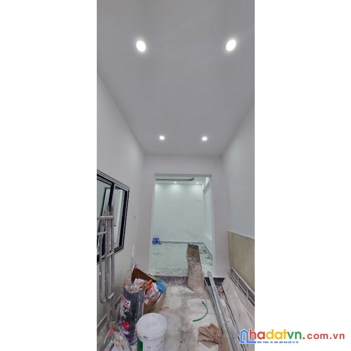 Bán nhà mới xây ngõ chợ cột đèn 54m 3 tầng sân cổng riêng