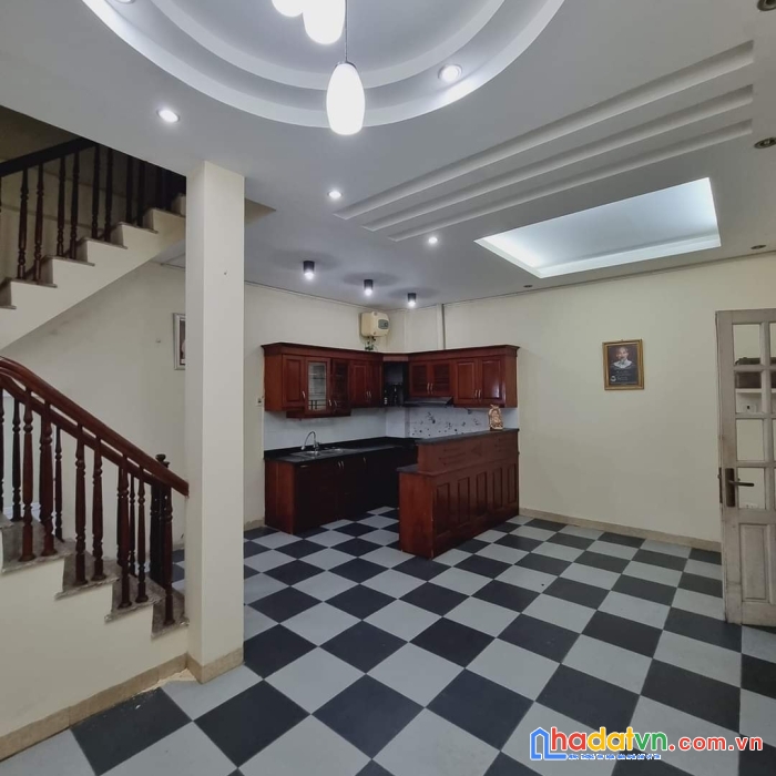 Bán nhà trần thái tông cầu giấy 49m gần phố , gần oto nhỉnh 4 tỷ