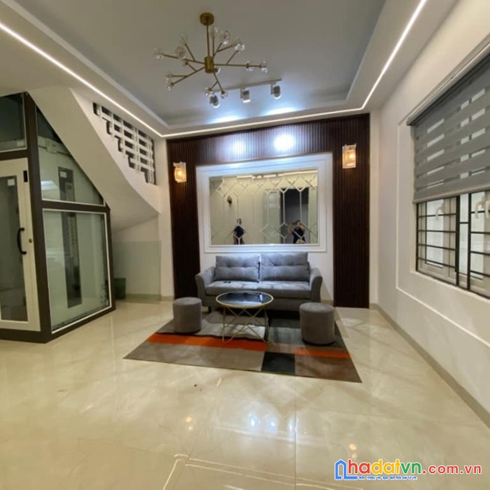 Nhà mới cầu giấy, lô góc, thang máy êm ru