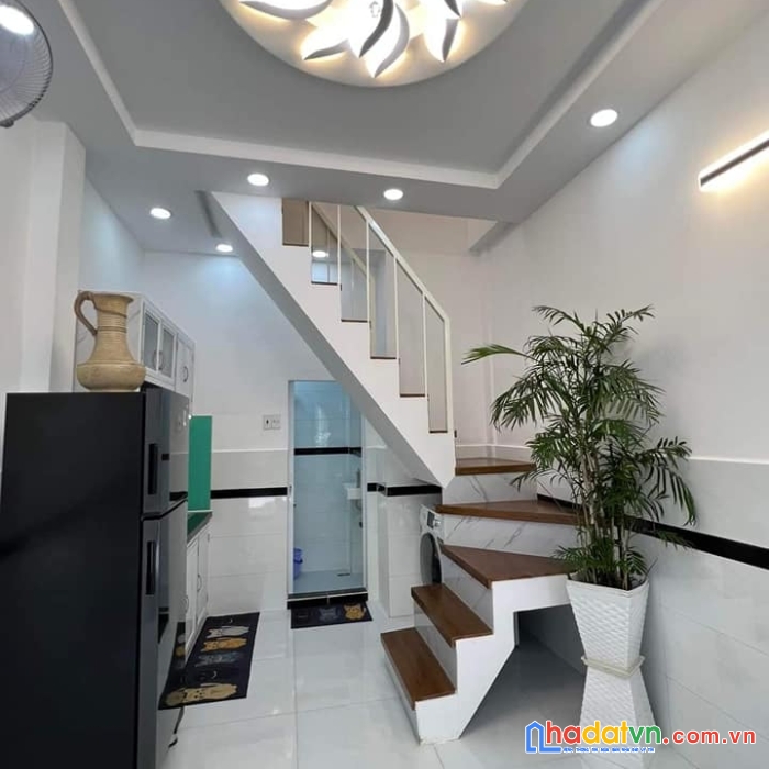 Hiếm bùi thị xuân _ tân bình _ xe hơi đỗ cửa, 18m2 _ 2 tầng, 2pn. vị trí cực đẹp. nhỉnh 2 tỷ