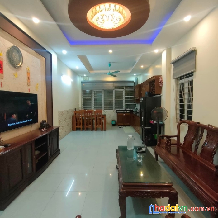 Bán nhà mặt phố trung kính, cầu giấy, vỉa hè đá bóng, mt vip, kd siêu đỉnh
