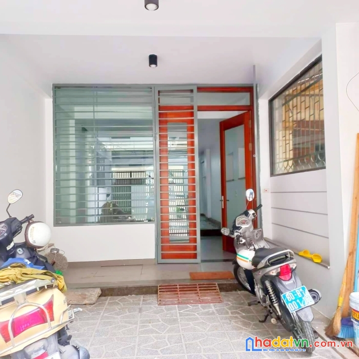 Định công thượng: diện tích 88m, 4 tầng, mt 4m, giá chào 10,5 tỷ.