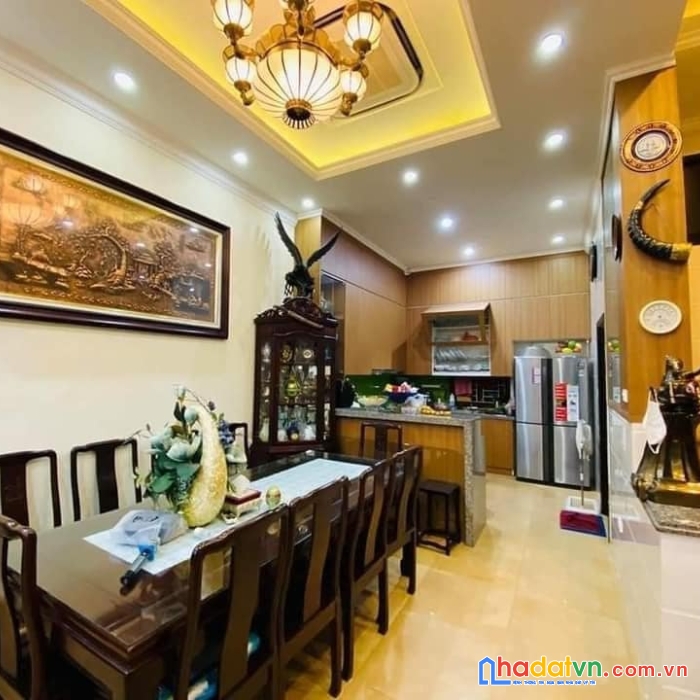 Bán nhà phố bằng liệt, 40m, 5 tầng, nhà đẹp, gần phố.