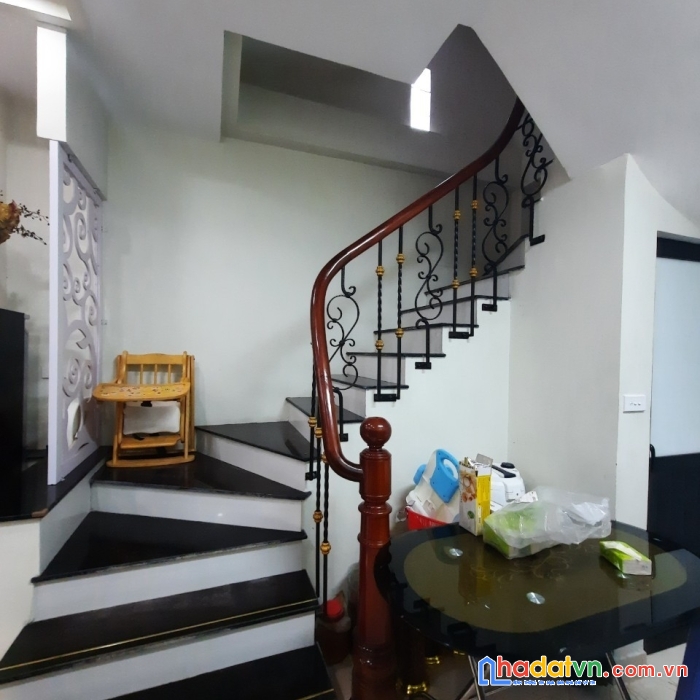 Bán nhà mặt phố vĩnh hồ-đống đa, dt42m2, mặt tiền 3,5m, nhỉnh 14 tỷ. 0338080356