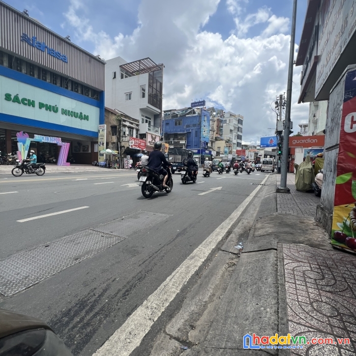 Chủ cần bán gấp căn nhà quận 3 - ngang 5m - hxh - diện tích 60 m2 - giá chỉ 7 tỷ.